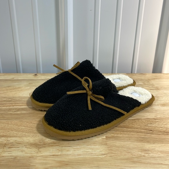 Journee Collection Womens Shoes Size 8 Meloide Black and White Soft and Fluffy - Picture 1 of 5